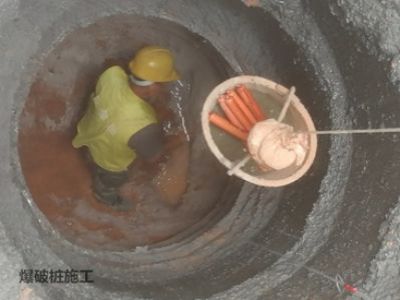 湖南金石基礎工程有限公司,旋挖樁施工,預應力管樁施工,人工挖孔樁施工,沖孔樁施工,長螺旋灌注樁施工,基坑支護工程施工,錨桿錨索施工,冠梁、腰梁施工,地基強夯處理工程,廠房及道路地基強夯處理工程,高速公路地基強夯加固處理,物流園港口地坪地基強夯工程,各種綜合市場（3—6房）房屋建筑地基基礎處理,鐵路（含高鐵）路基加固工程,機場跑道地基加固處理工程