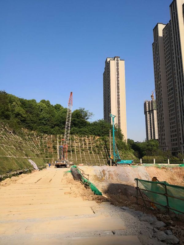湖南金石基礎(chǔ)工程有限公司,旋挖樁施工,預(yù)應(yīng)力管樁施工,人工挖孔樁施工,沖孔樁施工,長螺旋灌注樁施工,基坑支護(hù)工程施工,錨桿錨索施工,冠梁、腰梁施工,地基強(qiáng)夯處理工程,廠房及道路地基強(qiáng)夯處理工程,高速公路地基強(qiáng)夯加固處理,物流園港口地坪地基強(qiáng)夯工程,各種綜合市場（3—6房）房屋建筑地基基礎(chǔ)處理,鐵路（含高鐵）路基加固工程,機(jī)場跑道地基加固處理工程