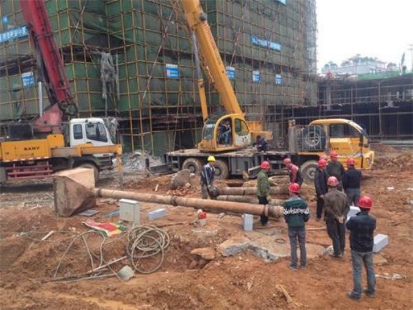 湖南金石基礎工程有限公司,旋挖樁施工,預應力管樁施工,人工挖孔樁施工,沖孔樁施工,長螺旋灌注樁施工,基坑支護工程施工,錨桿錨索施工,冠梁、腰梁施工,地基強夯處理工程,廠房及道路地基強夯處理工程,高速公路地基強夯加固處理,物流園港口地坪地基強夯工程,各種綜合市場（3—6房）房屋建筑地基基礎處理,鐵路（含高鐵）路基加固工程,機場跑道地基加固處理工程
